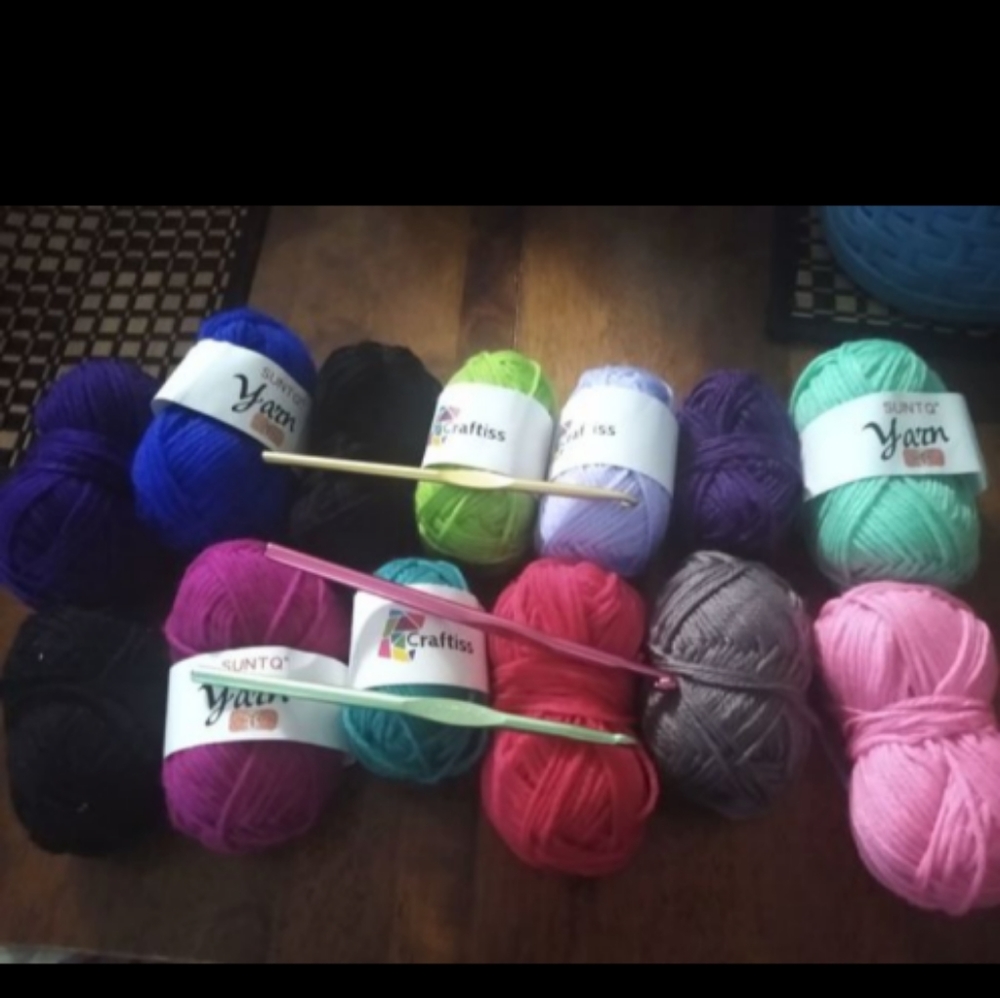 16 pcs yarn lot